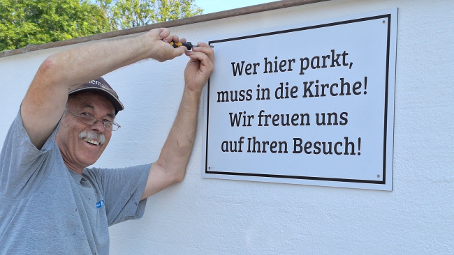 Unser neues Parkplatzschild